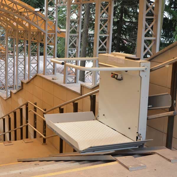 Наклонный подъёмник INVA 320 (БК 320) уличный по сложной траектории