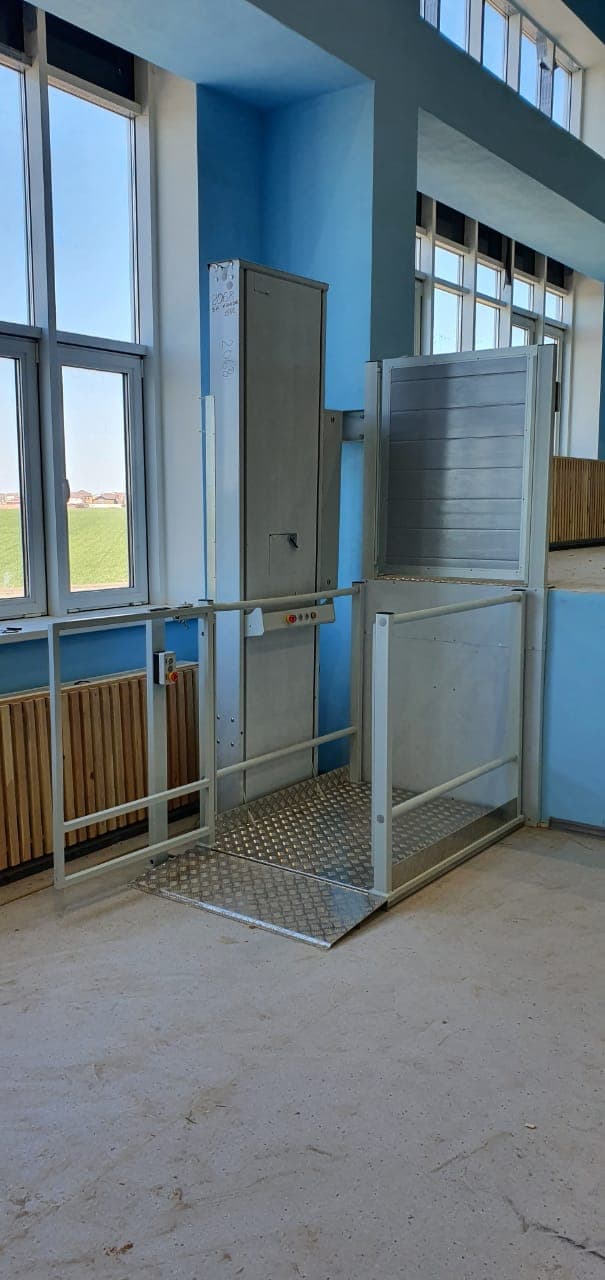 Вертикальный подъемник INVA 440 (REHALIFT 440) внутренний до 2 метров